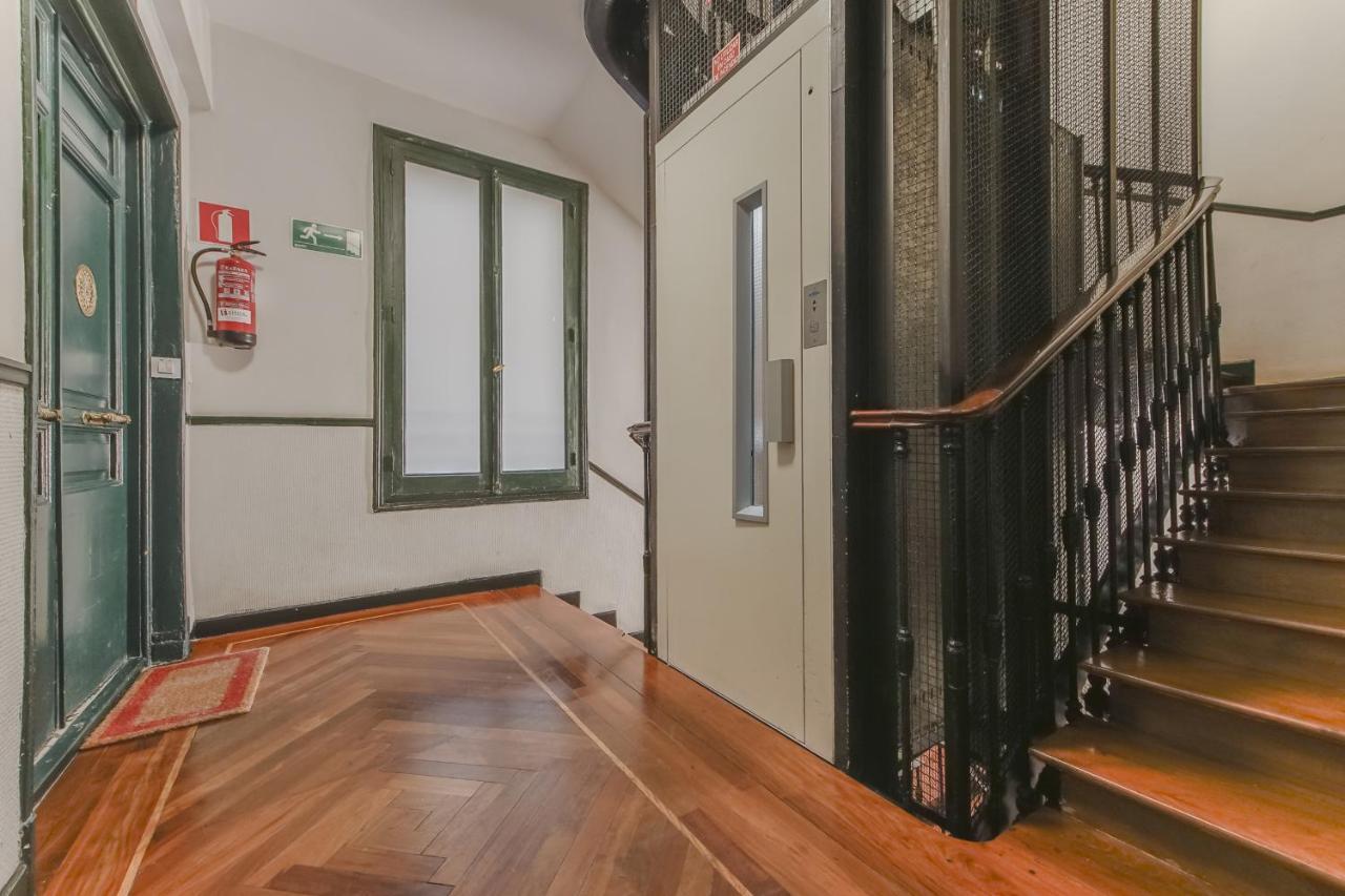 Spacious New Apartment Para 7 En La Plaza De Tirso De Molina Madrid Exterior photo
